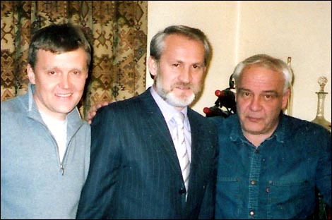 Александр Литвиненко, Ахмед Закаев и Владимир Буковский (у последнего в гостиной)