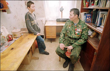 Ренат Шафиков с сыном. (Фото Ксении Бондаревой)