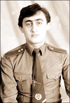 Адам Горчханов, когда демобилизовался из Советской армии. Других фотографий в семье не осталось — все утащили 23 мая.