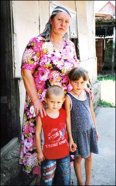 Любовь Петровна и дети "врага народа". (Фото Анны Политковской)